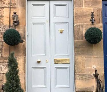 Rutherglen Apartment | Traditional apt close to city centre & Hampden