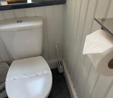 Rutherglen Apartment | Traditional apt close to city centre & Hampden