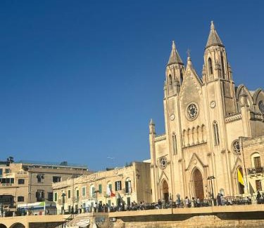 Il-Balluta Apartment | Traditional Apt St Julian 150m from the Sea, 3 bedrooms, 3 bathrooms