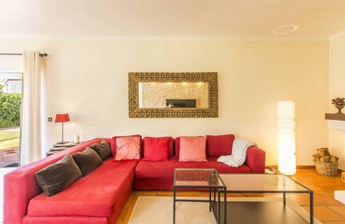 Belverde Villa | Traditional Aroeira Villa | Villa Goreti | 4 Bedrooms | Quiet Area | Private Pool