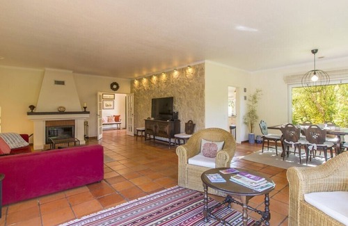 Belverde Villa | Traditional Aroeira Villa | Villa Goreti | 4 Bedrooms | Quiet Area | Private Pool