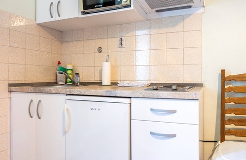 Bacvice Apartment | Traditional Dalmatian apt, 3 min walk to beach