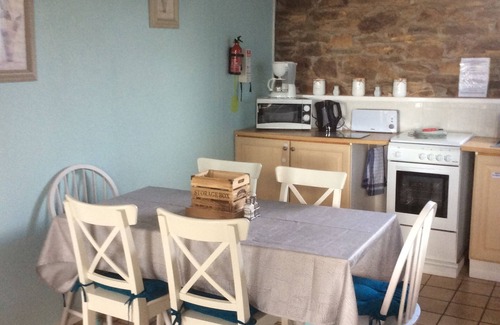 Saint-Mayeux Cottage | Traditional Farmhouse Gite at the heart of Brittany (Sleeps 6 in 3 Bedrooms)