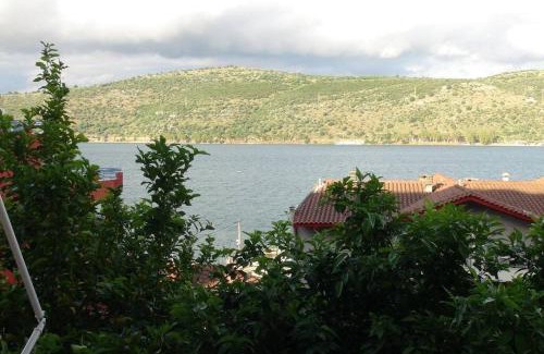 Amfilochia Apartment | Traditional house by the sea 2