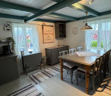 Gravdal House | Traditional Nordlandshus in Lofoten - Sea and Mountain View
