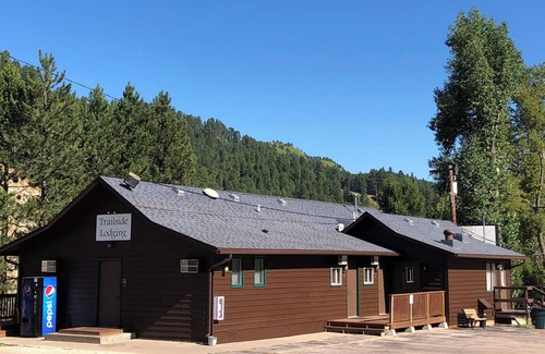 Deadwood Apartment | Trailside Lodging - Room 145