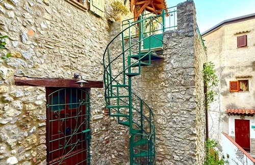 Scalea Apartment | TraMonti e Mare - relax in the historic center just a stone's throw from the sea