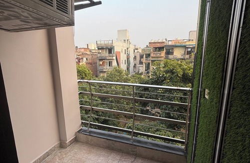Hari Nagar Apartment | Tranquil 2-bedroom apartment in New Delhi with AC, WiFi