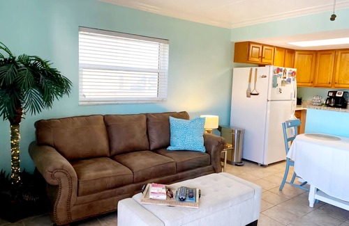 Ormond-by-the-Sea Condo | Tranquil 2-bedroom condo with pool in Ormond Beach