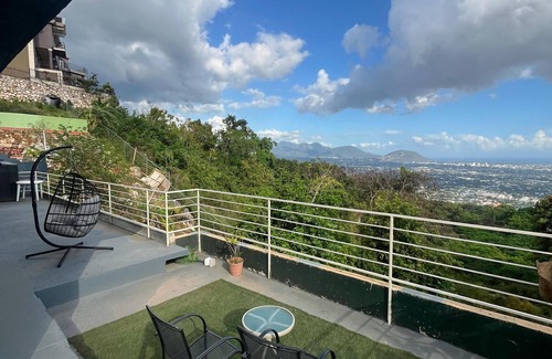 Saint Andrew Apartment | Tranquil 3-bedroom apartment with WiFi in Kingston