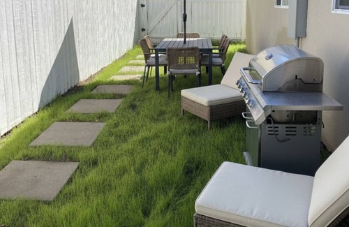 Los Angeles House | Tranquil 4-bedroom house with AC in charming Los Angeles