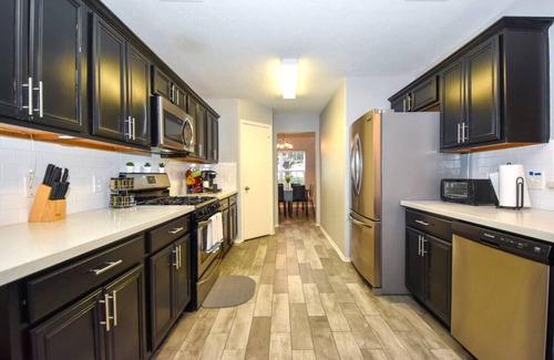 FM 1960 Apartment | Tranquil 6-Bedroom w/Pool 25 Min to Downtown SO