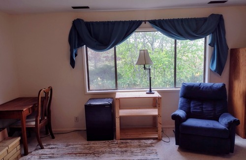 Eugene House | Tranquil air-conditioned Guest Suite in charming Eugene country-side