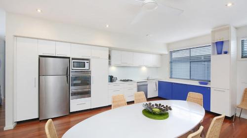 Killcare House | 'Tranquil Beachside Escape' by HolidayCo