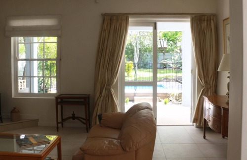 Claremont House | Tranquil Gem. Centrally located. Family retreat.