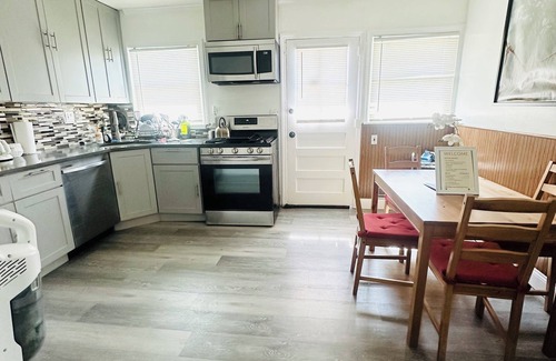 Hempstead House | "Tranquil Getaway: Stay Serenity in Suburban Bliss!"