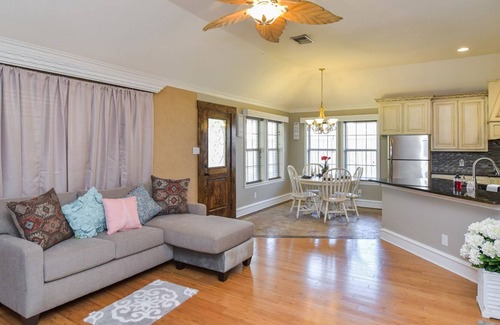 Red Oak House | Tranquil Getaway