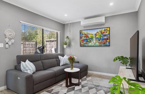 Maida Vale Villa | Tranquil Gumnut Cottage - Close to Airport