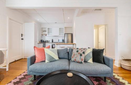 Prahran Apartment | Tranquil Inner-east Haven Moments from High Street