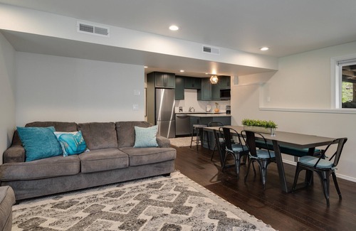 Blue River Cabin | Tranquil modern hike + ski Breck cabin w/Fast WiFi, HotTub, FirePit, 2 Kitchens