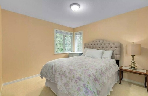 Surrey Resort | Tranquil resort with WiFi in charming Surrey