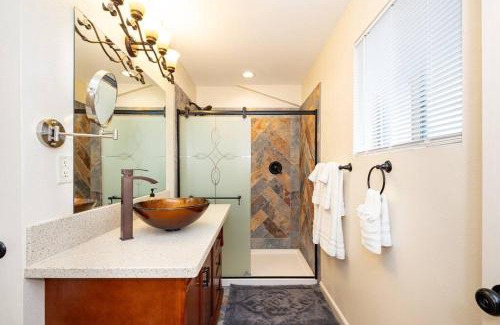 Flagstaff House | Tranquil Retreat: Luxury Home at Mount Elden's Foothills, Steps from Route 66 and Flagstaff Mall