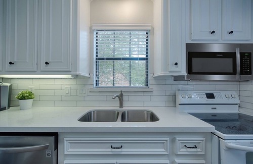 Panther Creek Apartment | Tranquil Retreat: Private Apt in Heart of Woodlands - 4 Min to Top Attractions!