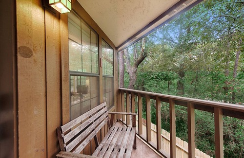 Panther Creek Apartment | Tranquil Retreat: Private Apt in Heart of Woodlands - 4 Min to Top Attractions!