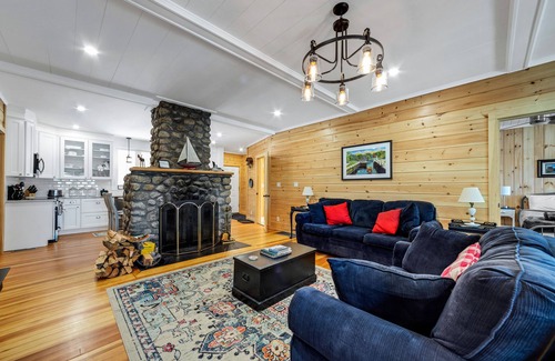 South Casco House | Tranquil, serene Sebago Lakefront House on 2 wooded acres - 300ft waterfront!