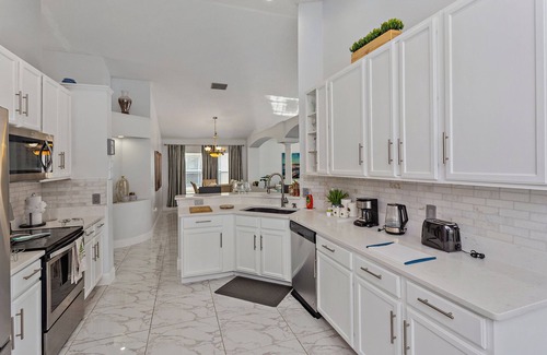 Kissimmee House | Tranquil Times: Theater, Heated pool, Outdoor BBQ 6 miles from Disney