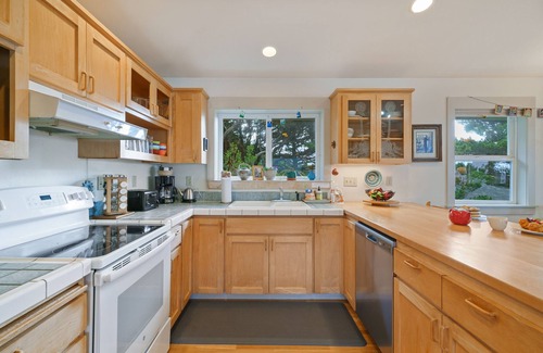 Manzanita House | Tranquil Treasure MCA#644 Oceanview, Steps to beach, Perfect Couples getaway