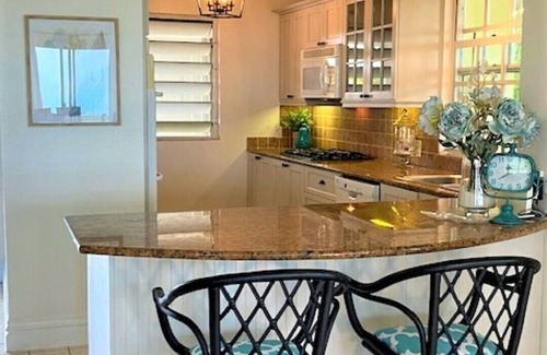 The Bight Villa | Tranquil Villa , min to beach, granny suite capability, Panoramic Ocean Views