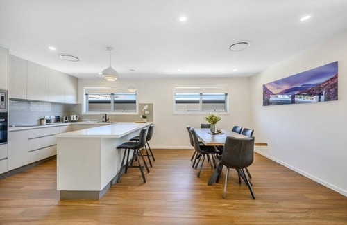 Warrane Villa | Tranquil Villa Two -2BR/2BA–10min to CBD-Airport.
