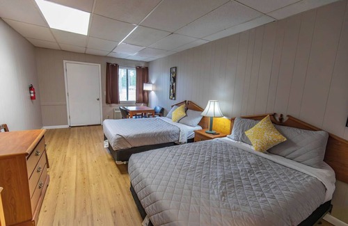 Dry Creek Cabin | Tranquil Waterside Haven: Your Cabin at Bundick Lake Retreat