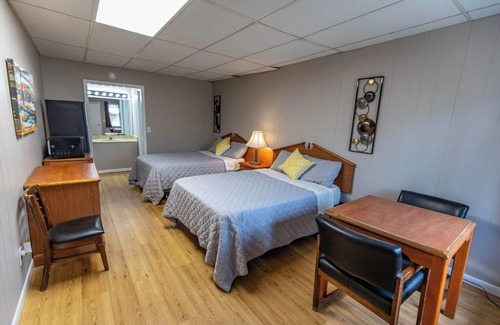 Dry Creek Cabin | Tranquil Waterside Haven: Your Cabin at Bundick Lake Retreat