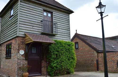 St Leonards-On-Sea Cottage | Tranquil, well-equipped Cottage in historic '1066 Country'.