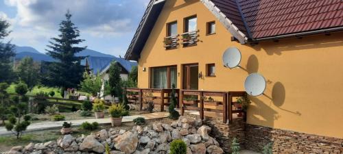 Moieciu Cabin | Transylvanian Views