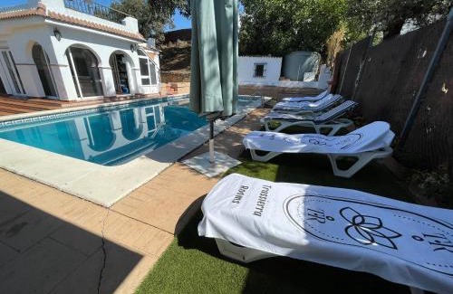 Cordoba Apartment | TrassierraRooms - Chalet a 10 min de Córdoba, con jacuzzi privado y piscina semi-privada