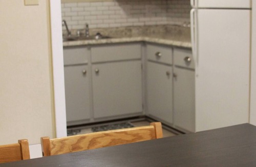 Southwood Valley Apartment | Travelers Delight, Access to the Brazos Valley! At the Junction of Hwy6 and Texas Ave. (C)