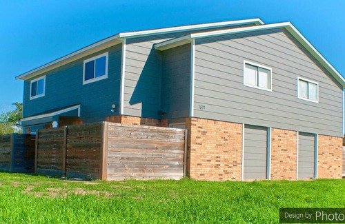 Southwood Valley Apartment | Travelers Delight, Access to the Brazos Valley! At the Junction of Hwy6 and Texas Ave. (C)