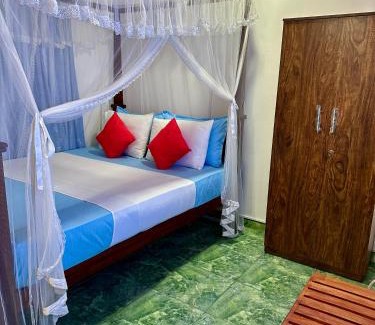 Rumassala Hotel | Traveller's Lodge Unawatuna