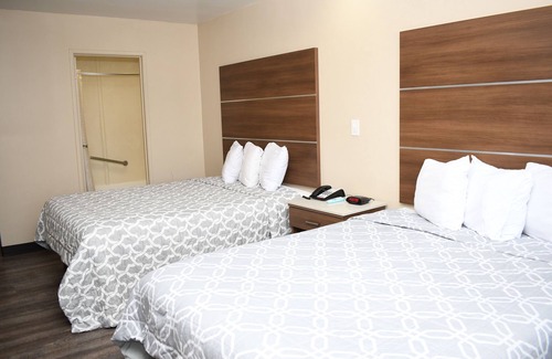East Village Hotel | Travelodge by Wyndham Long Beach Convention Center