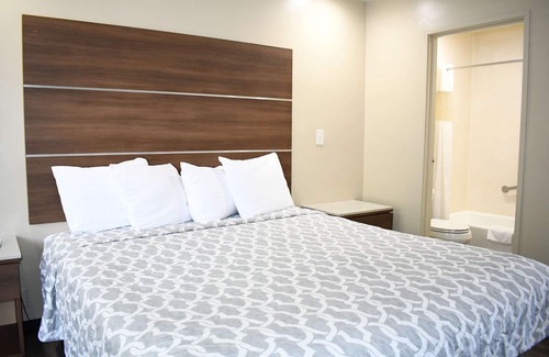 East Village Hotel | Travelodge by Wyndham Long Beach Convention Center