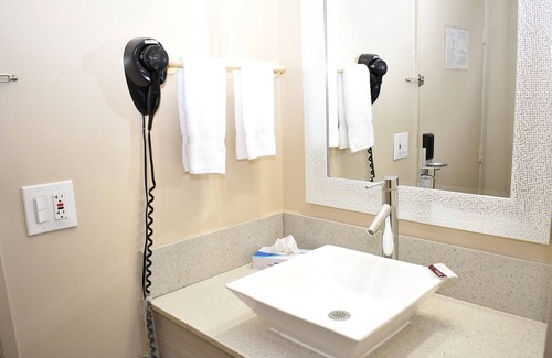 East Village Hotel | Travelodge by Wyndham Long Beach Convention Center