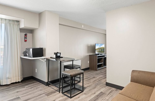 North Industrial Hotel | Travelodge by Wyndham Saskatoon