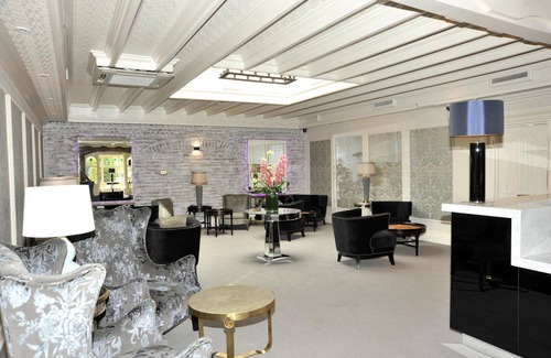 Shannon Hotel | Treacys Oakwood Hotel