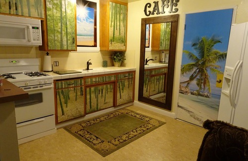 Bakersfield House | Treasure Island 2 Br Home, Garage, fenced in front yard, pet door, Wi-Fi