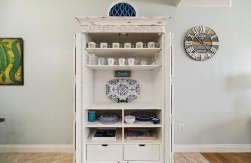 Lower Grand Lagoon Apartment | Treasure Island 0303