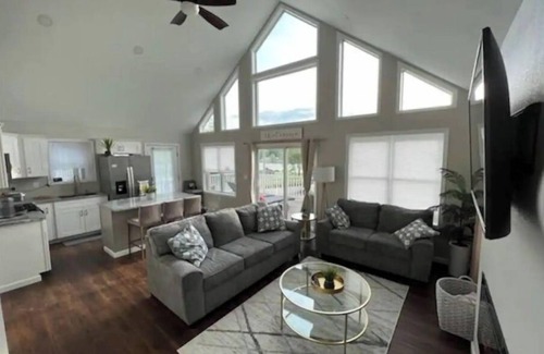 Treasure Lake Ski Chalet | Treasure Lake Home, hot tub, partial Lake view and walking distance to beach