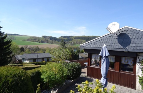 Feriendorf Hennesee House | Treat yourself to rest and relaxation in the beautiful Sauerland directly on the lake.